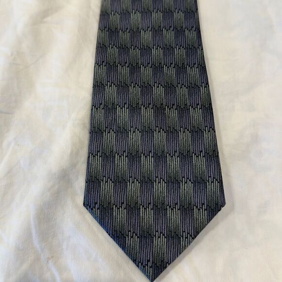 Kenneth Cole Men’s Tie - 100% Silk - purple/gray - Picture 1 of 5